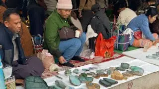 Live now I buy and inspect gemstones in real gem markets#jade#rawgems#jewelry#sapphire#Ruby#gem
