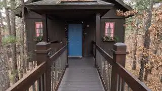 Relaxing Tree House Getaway - Eureka Springs, AR.