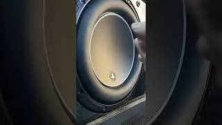 JL audio W6, bass can dive to 32Hz