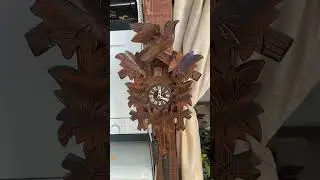 Joli coucou sculpt&eacute; orn&eacute; d'un oiseau - ref x3