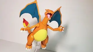 Pok&eacute;mon Select 6-inch Scale Charizard by Jazware's Toys Action Figure Review! Pikachu on the box! 🤞🏼