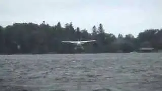 cessna floatplane perfect landing on water
