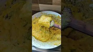 Tawa pithla 🧡 #maharashtraspecial #besan #indianfood #vegetarianvibes #subscribe #jowarroti #healthy