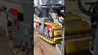 Blacked out milling machine 😍 🎥: @blackgoldpaving #wirtgen  #220fi