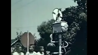 Железнодорожный переезд с виляющим колесом на видео по технике безопасности на железной дороге из...