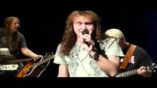 Scott Board sing's Boston's 