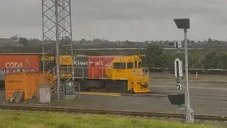 DH 2851 shunting at Westfield yard Auckland North Island Main Trunk 