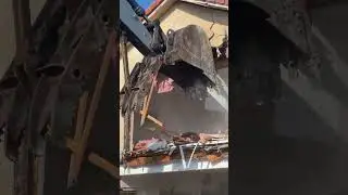 Mesmerizing display of destruction #demolition #contractor #construction #demolitionday