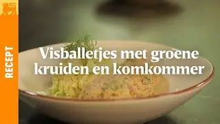 Visballetjes met groene kruiden en komkommersalade
