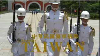 TAIWAN 海軍儀隊來了！海軍儀隊駐防第一天！正午時刻，蔚藍天空伴隨海軍儀隊白色軍禮服，豔陽照射下金光閃耀，禮兵長帶領上階梯，震震有力踏出穩健步伐！中華民國海軍儀隊 」#忠烈祠#好戰必亡忘戰必危