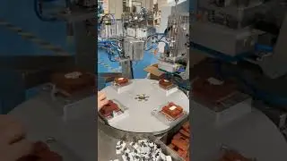 Turntable type semi automatic small wheel top side labeling machine labeling video