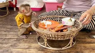 Mom Took Lil Boy MODY To Join Dry Fish Meal, Compactly Sit Like A PRO