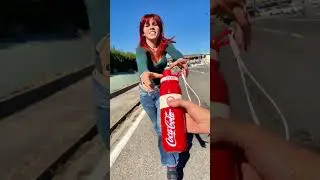 ⚠️‼️Riuscir&agrave; a prendere il thermos della Coca Cola? #cocacola #thermos #perte #corsa #borraccia