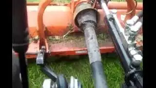 Trinciatura erba in vigneto. Mezzi impiegati hurlimann  H-476-XF e trincia agrimaster!!!!