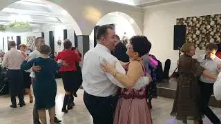 NA ULICY CIĘ SPOTKAŁEM całowałem nie wiedziałem że ty miła kochasz mnie utwór dla zakochanych 