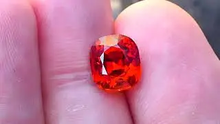 4.68 cts &ndash; Vivid Hot Reddish Orange Spessatite Garnet!