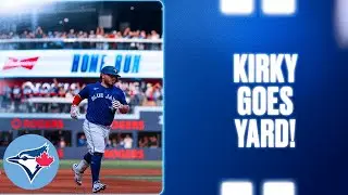 Alejandro Kirk hits ROCKET to second deck for BIG insurance run!