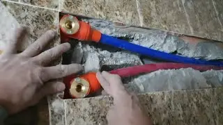 Резка керамической плитки и установка смесителя для душа