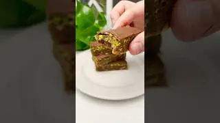 Date & Pistachio Bliss Bars: The Perfect Snack!