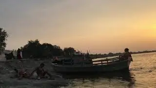 Sunset at the holy river Yamuna  Tramonto al sacro fiume Yamuna....