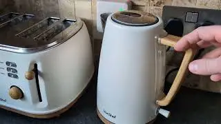 See the VonShef Kettle and Toaster Set (Cream)