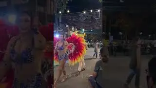 為先天缺陷兒童籌款而表演的變裝皇后