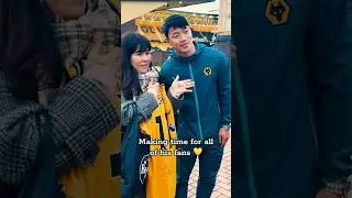 Hee Chan Hwang has a HUGE queue of fans 💛