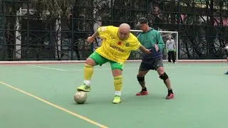 Good old-fashioned center forward play by XXL16.