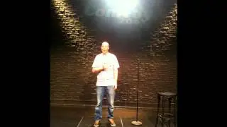 Jonas fra P3 laver Stand up i RET