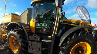 2025 JCB Fastrac 4220 Icon 6.6 Litre 6-Cyl Diesel Tractor (235 HP) Claydon Sharmans at MMS 2025