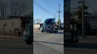 Kenworth T680 truck with a friendly driver & a weak horn at south Plainfield