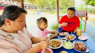 สามพ่อแม่ลูกพากันกินส้มตำไก่ย่างเป็นตัวมาแซ่บด้วยกันจ้า09/04/68￼
