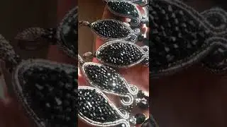 video orecchini soutache con cristalli neri
