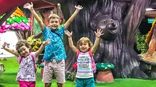Yana & Zlata at the Teddy Bear Museum
