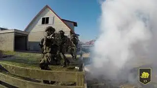 13 Lichte Brigade oefent optreden in verstedelijkt gebied.
