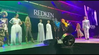 GET INSPIRED SHADES EQ GLOSS BOSS AWARDS 2022 / Nikeata Thompson  ШОУ СТИЛИСТОВ ПО ВОЛОСАМ БЕРЛИН 4