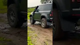 defender offroading capabilities #rangerover #landrover #offroader #defender #4*4
