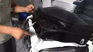 New Windshield Trend: Goldwing GL1800 Smoked Windshield Vent Installation Tutorial