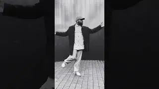 A R T #strutting