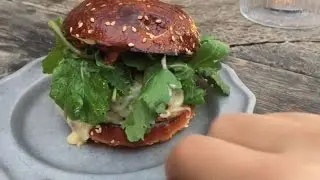 I BOUGHT A 20$ HAMBURGER