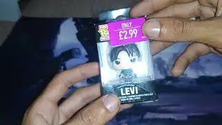 Открываем карманный брелок-подвеску LEVI ATTACK ON TITAN