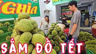 Sầu riêng hôm nay chín ít Dũng Dê tranh thủ bán hết sớm để Bà Chủ chở đi sắm đồ Tết