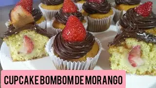 Cupcake bombom de morango