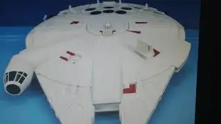 Brand New Disney Star Wars millennium falcon Popcorn Bucket Disneyland Lights Up 2020