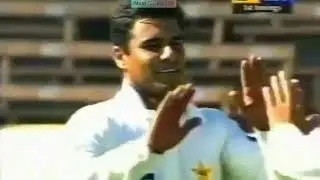 Waqar Younis Shocking Off spin bowling / Great Spin bowling Against New Zealand 2001/
