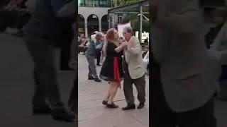 Ven&iacute;, copia ,mira, Suscribe.. C&oacute;mo r&eacute;pica el taconear sobre el ancho empedrado del tango arrabalero