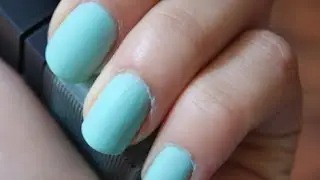 DIY matte nail polish