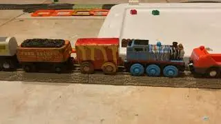 Toy train arive station 