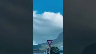 😱Heavy clouds descending mountain #capetown #mountains #clouds #weather #summer #short
