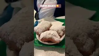 Enjoy beignets at Cafe De  Monde New Orleans😱#foodie #travel  #comment